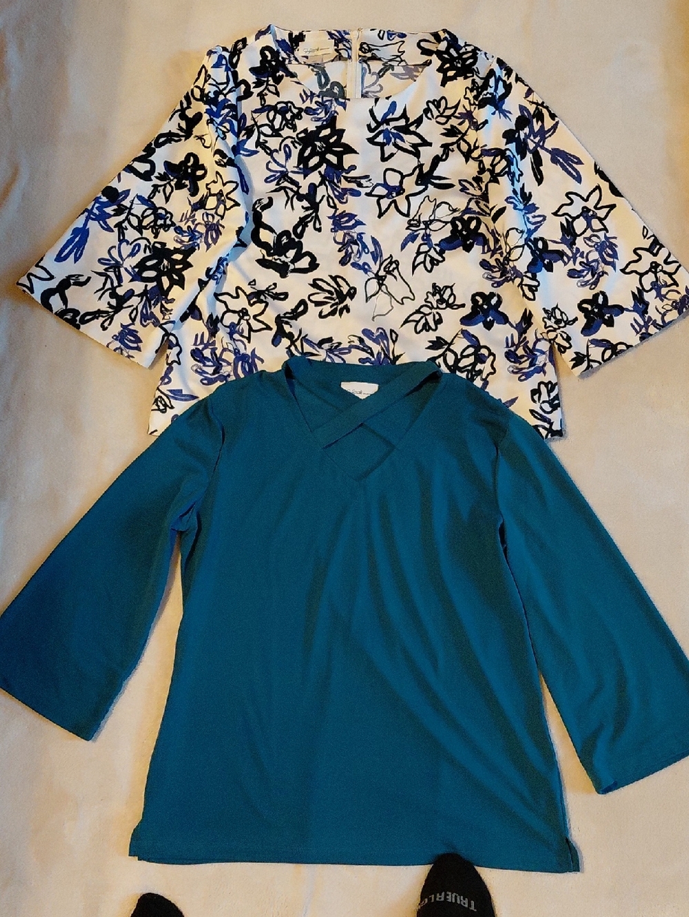 Jaclyn Smith 2 Blouses Blue V‑Neck Women's Top with 3/4 Sleeves